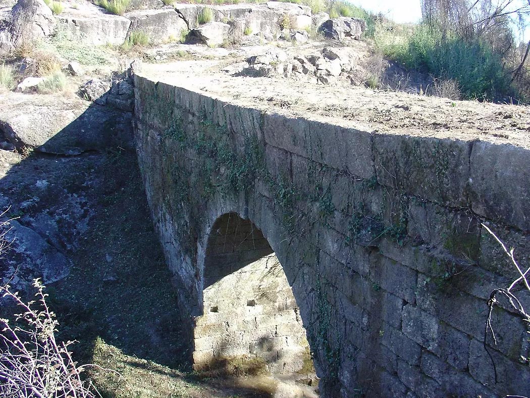 Ponte Romana no Passeio Pedestre Vale de Gaios
